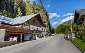Four Seasons Lodge